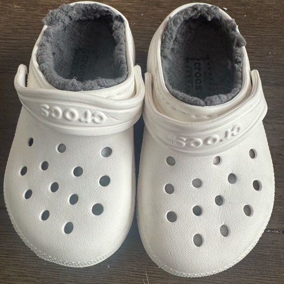 Little kids size 10 white crocs clogs lined grey very clean - Picture 1 of 3
